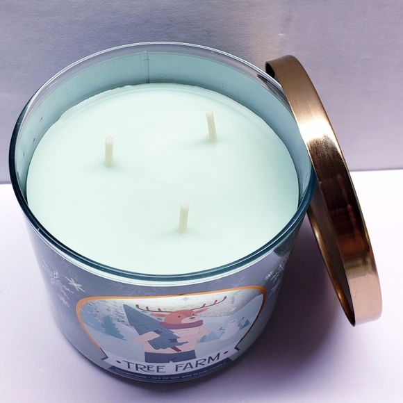 Goose Creek TREE FARM Large 3-Wick Scented Candle, 14.5 oz - Picture 3 of 5